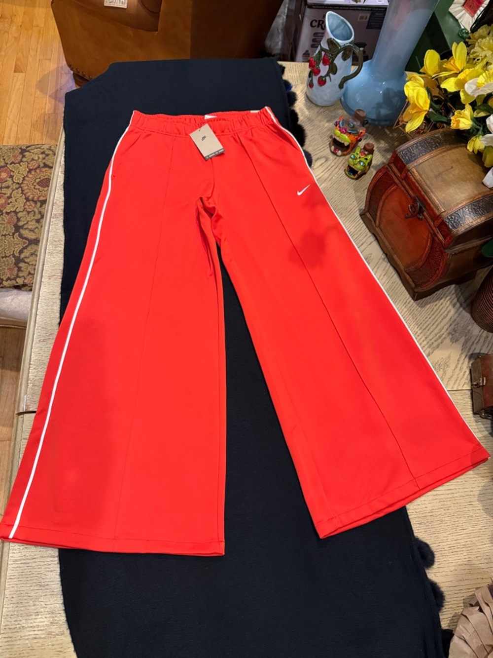 WOMEN'S NIKE SPORTSWEAR MID-RISE WIDE-LEG JOGGER
PANTS